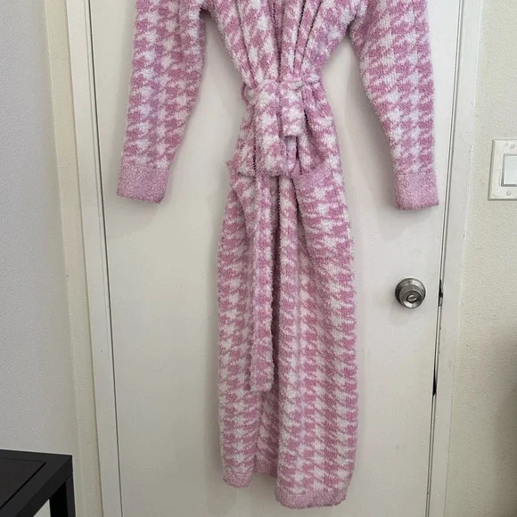 SKIMS Pink Houndstooth Cozy Robe - Picture 4 of 9